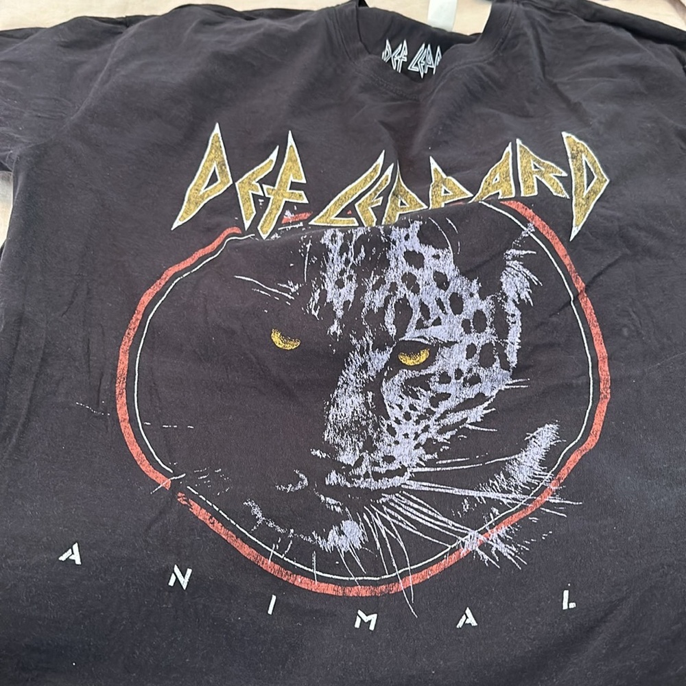 2 H&M bundle band tees - Picture 3 of 3